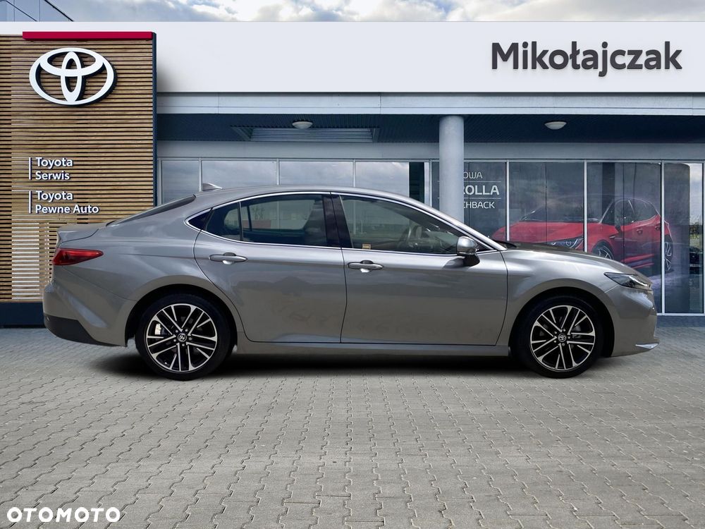 Toyota Camry - 11