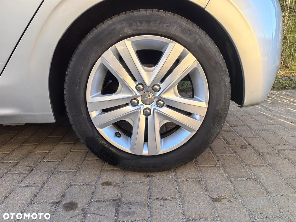 Peugeot 208 82 PureTech Style - 14