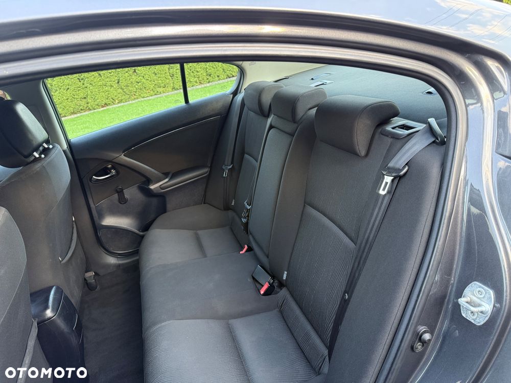 Toyota Avensis 1.8 Comfort - 21