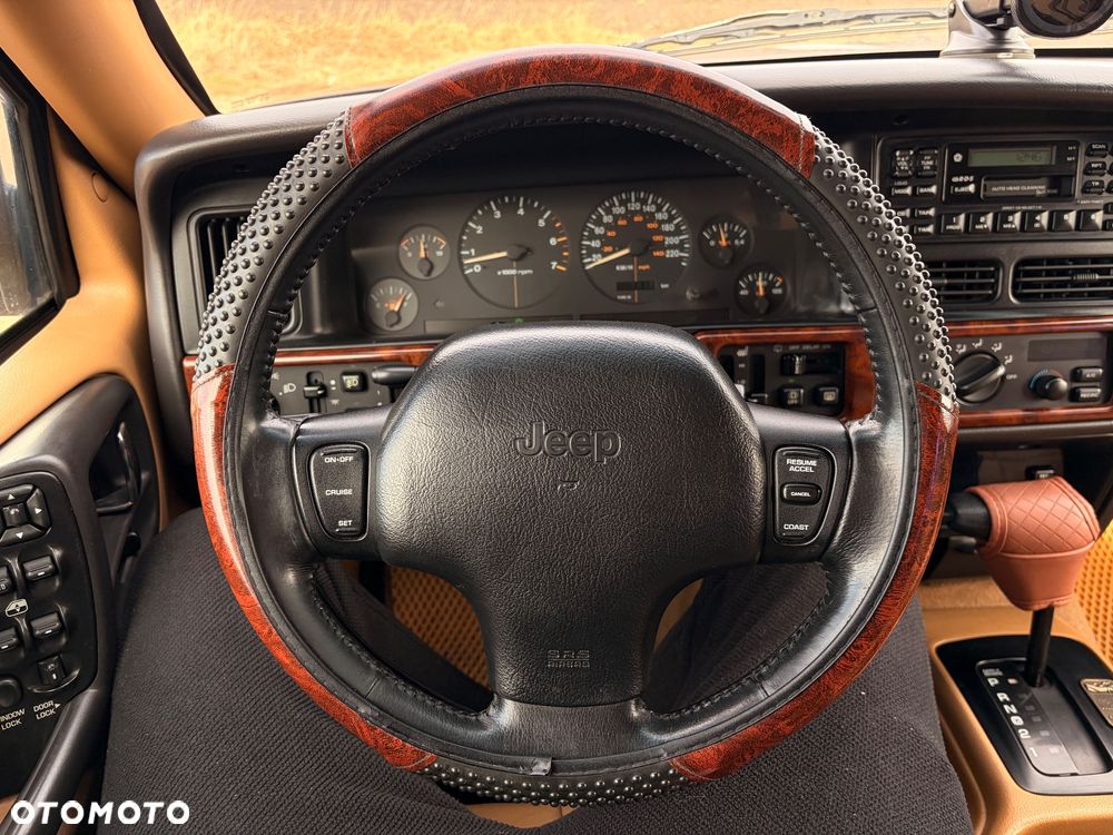 Jeep Grand Cherokee - 15