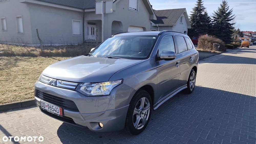 Mitsubishi Outlander 2.2 DI-D 4WD Automatik Diamant Edition+ - 1