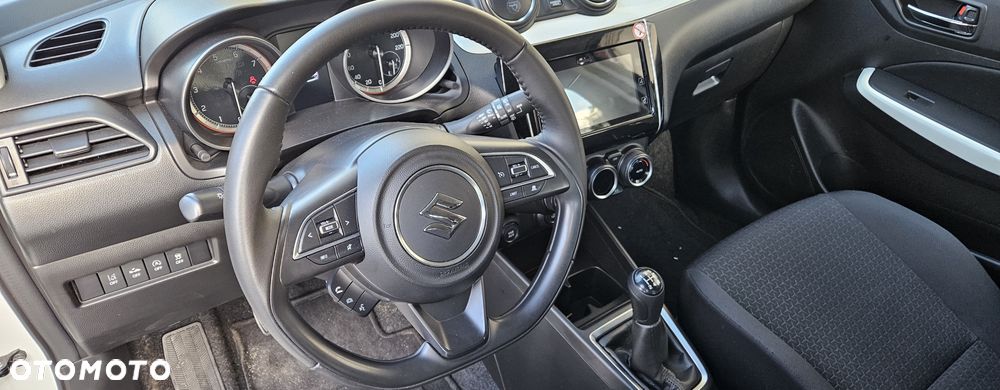 Suzuki Swift 1.2 Premium Plus - 24