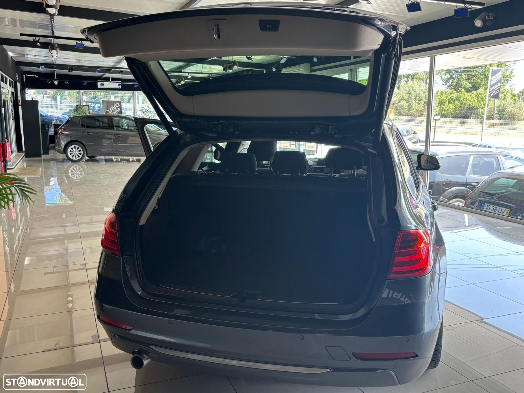 BMW 320 d Touring Auto Line Modern - 14