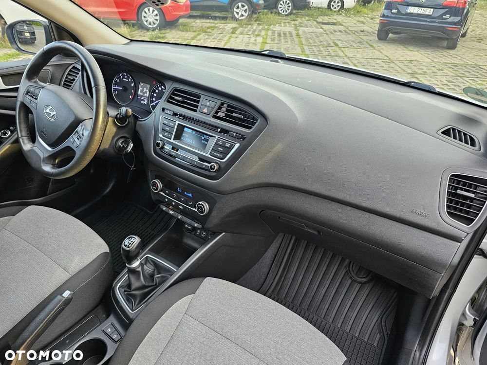 Hyundai i20 - 17