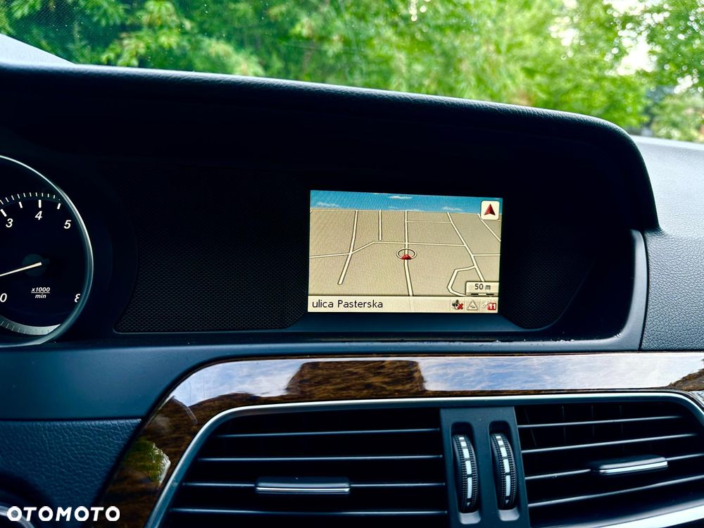 Mercedes-Benz Klasa C 250 CGI BlueEff Avantgarde - 24
