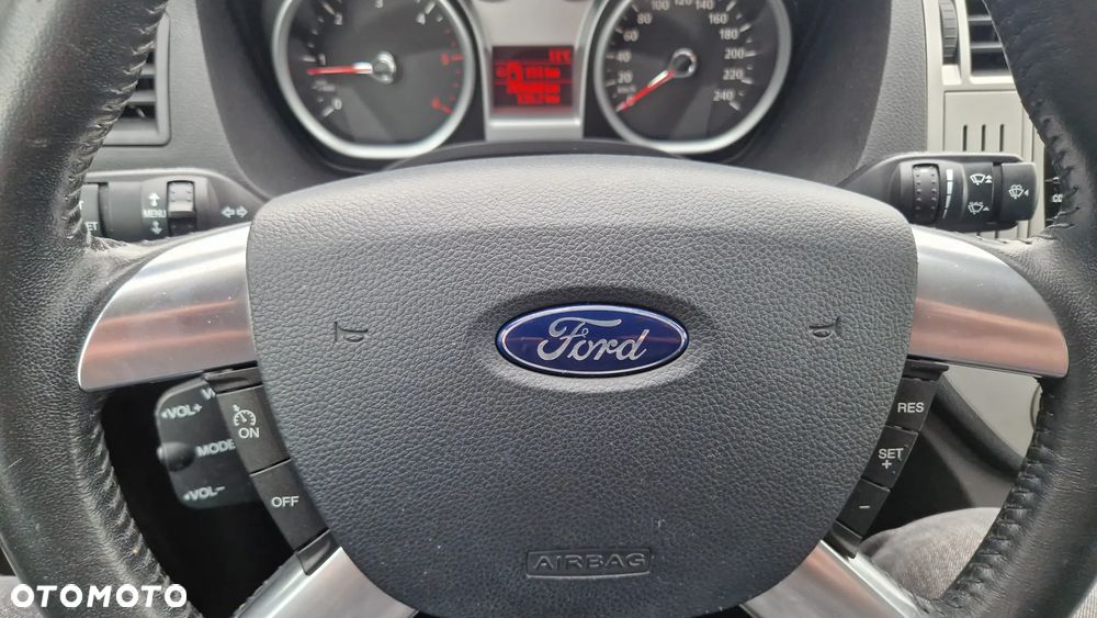 Ford Kuga 2.0 TDCi 2x4 Champions Edition - 12