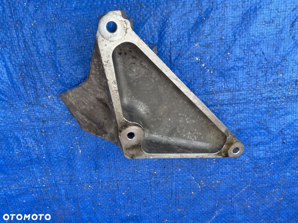 MERCEDES-BENZ E 63AMG 4MATIC A1772231900 ŁAPA SILNIKA - 4