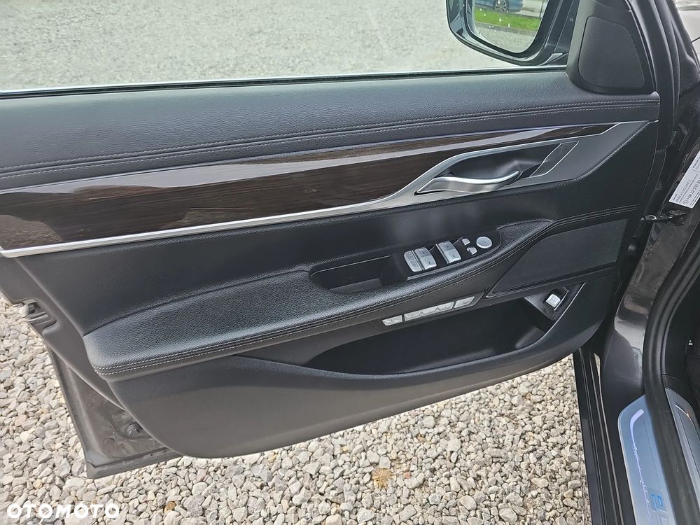 BMW Seria 7 740Le xDrive iPerformance - 27