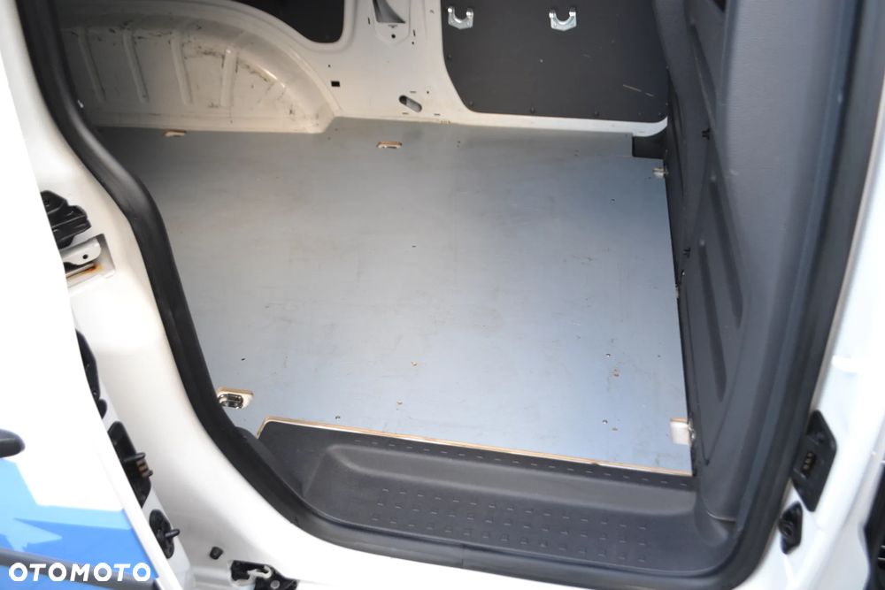 Volkswagen Caddy MaX - 12