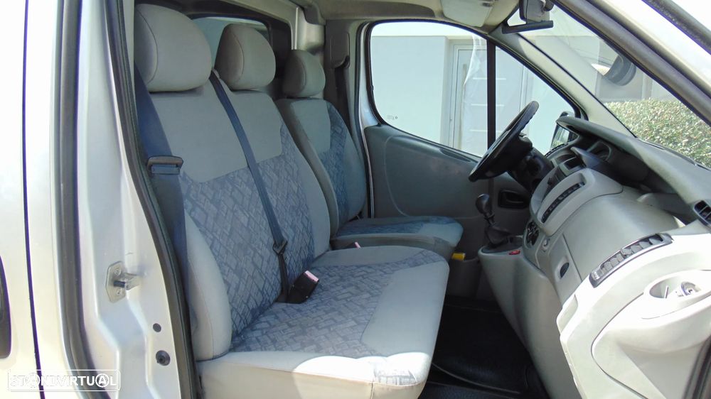 Opel VIVARO 2.5 CDTI - 8