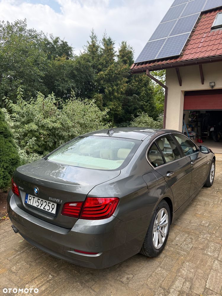 BMW Seria 5 528i xDrive Luxury Line - 14