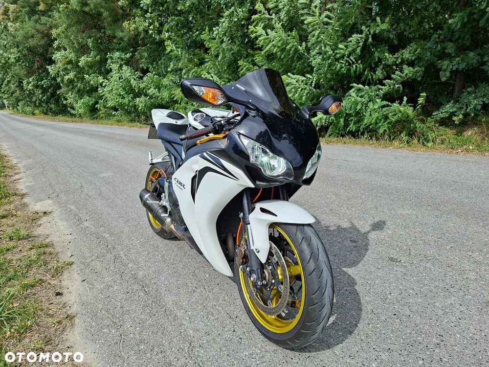 Honda CBR - 8
