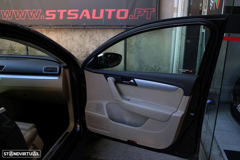 VW Passat Alltrack 2.0 TDI 4Motion DSG BlueMotion Tec - 28