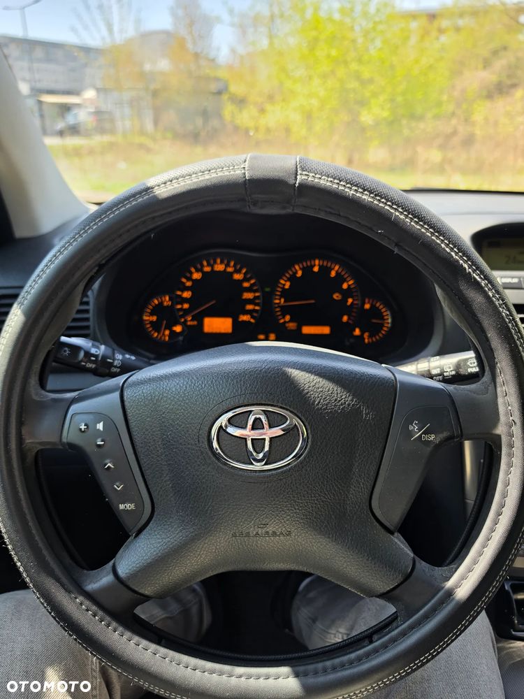 Toyota Avensis 1.8 VVT-i Executive - 8