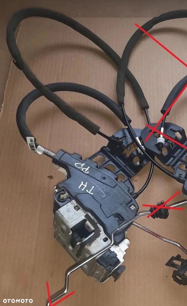 Thema II zamek drzwi przednie przód PRAWE Chrysler 300C II Lancia - 1