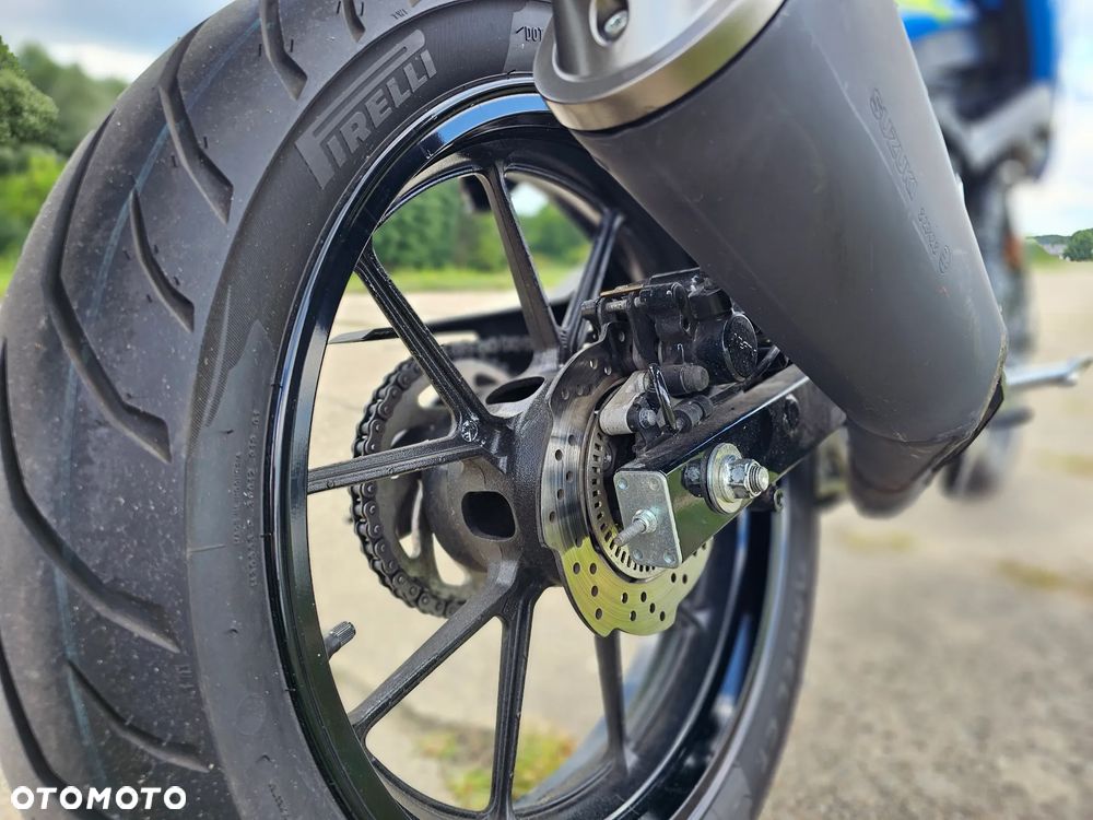 Suzuki GSX - 33