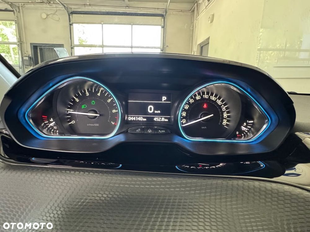 Peugeot 2008 1.2 Pure Tech Allure S&S EAT6 - 10