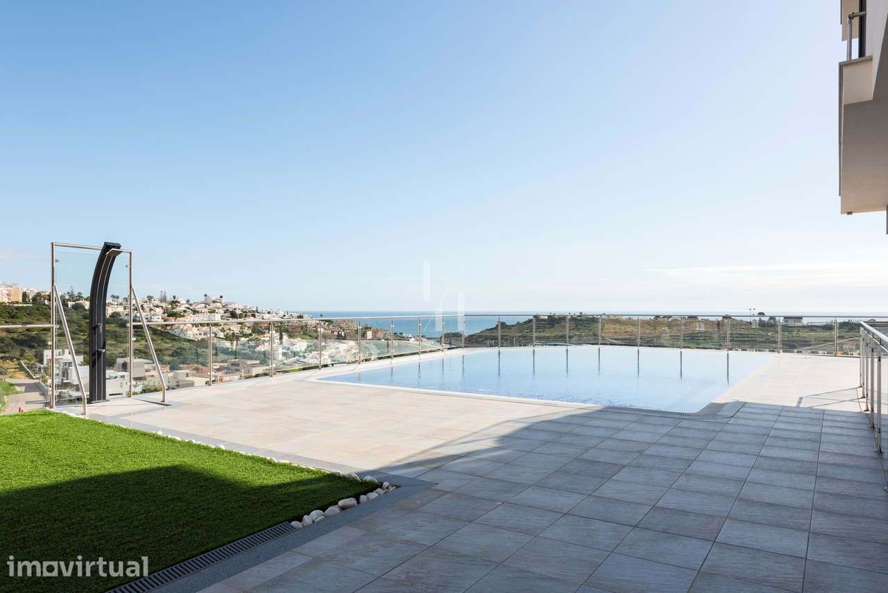 Apartamento T1+2 para venda com piscina e vista mar na Marina de Albuf - Grande imagem: 3/22