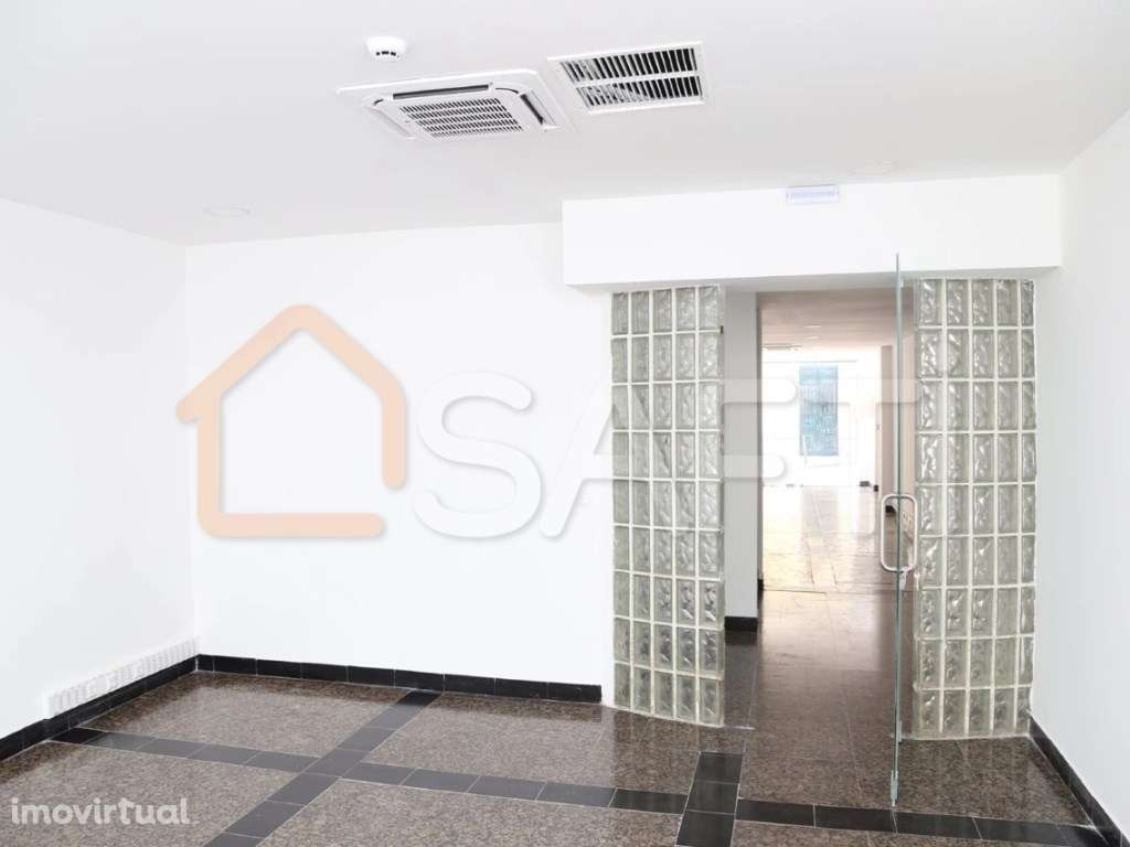 Espaço comercial à venda na Rua Barão de Sabrosa - Grande imagem: 2/14