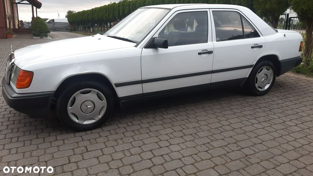 Mercedes-Benz W124 (1984-1993) - 23