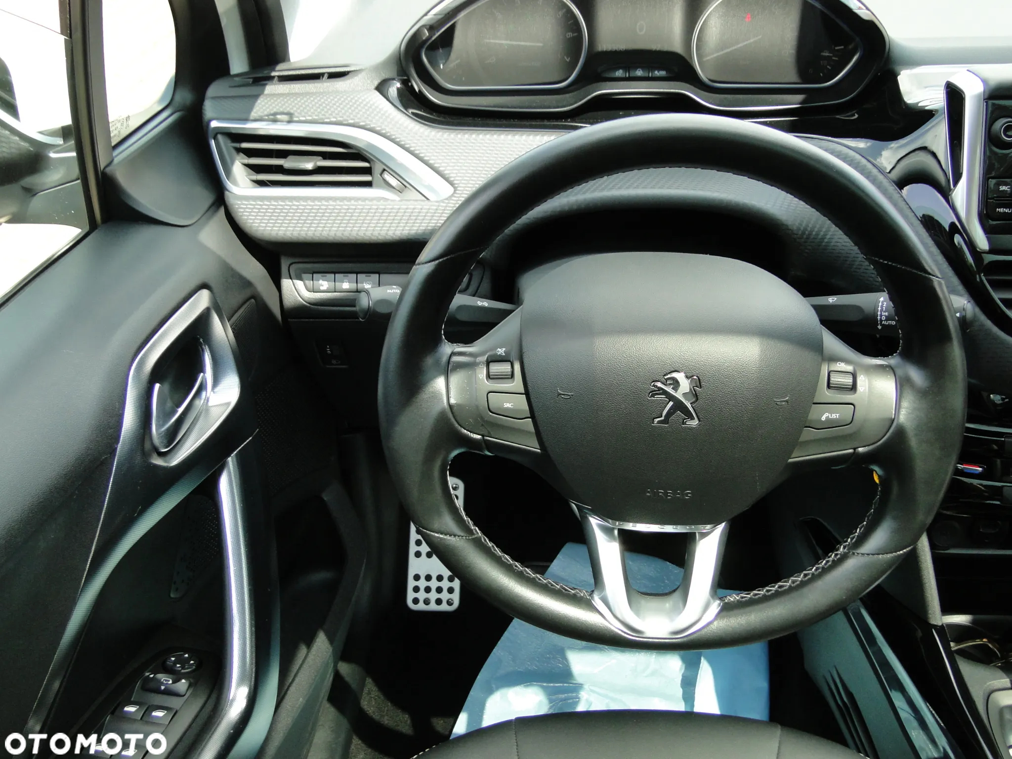 Peugeot 2008 PureTech 110 GPF EAT6 Black Edition - 12