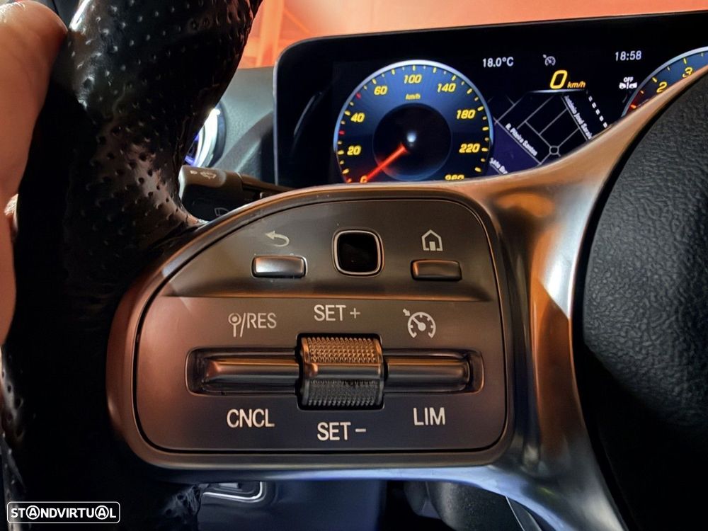 Mercedes-Benz GLA 250 e AMG Line - 17