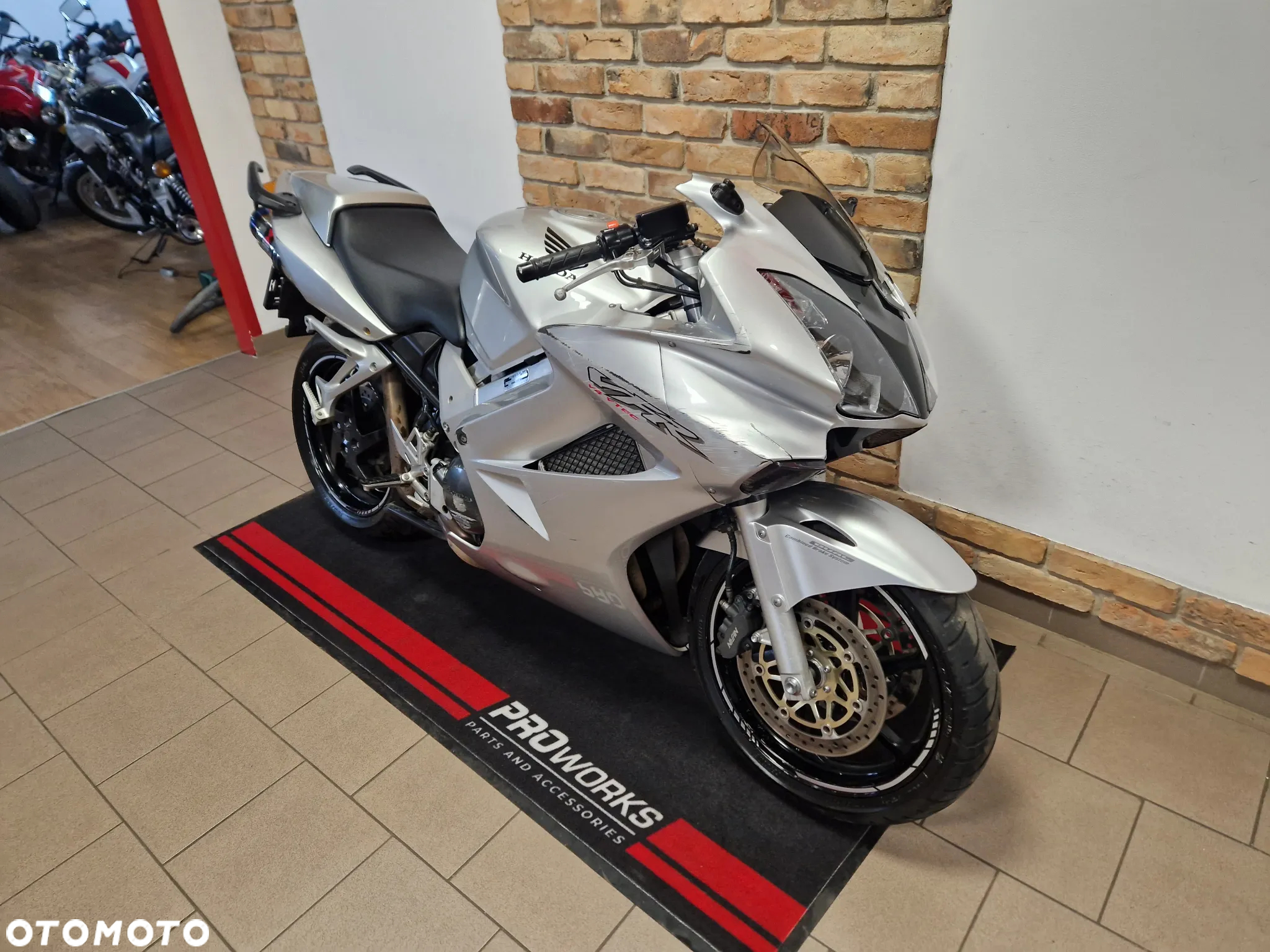 Honda VFR - 5
