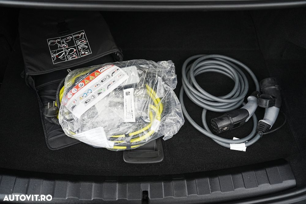BMW Seria 3 330e Aut. Luxury Line - 29