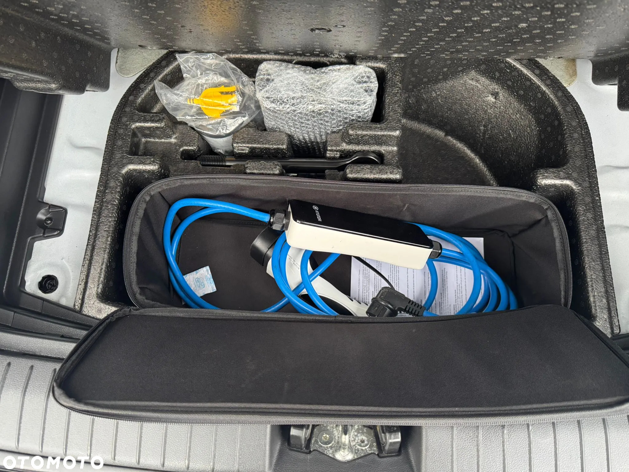 Hyundai Kona Electric 64kWh Premium - 24