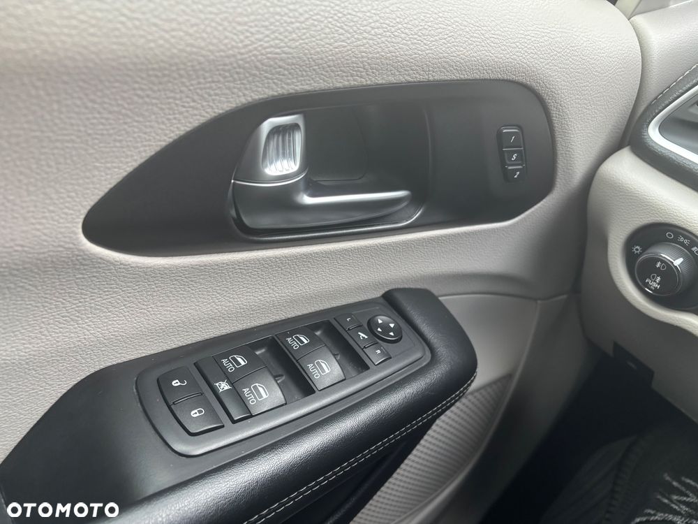 Chrysler Pacifica - 15