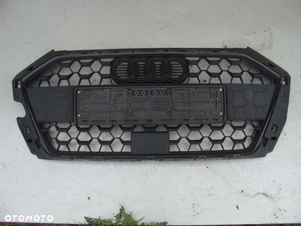 AUDI A1 II  ATRAPA CHŁODNICY GRILL 82A853651B