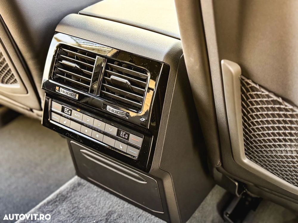 Volkswagen Touareg V6 TDI 4MOTION R-Line - 25