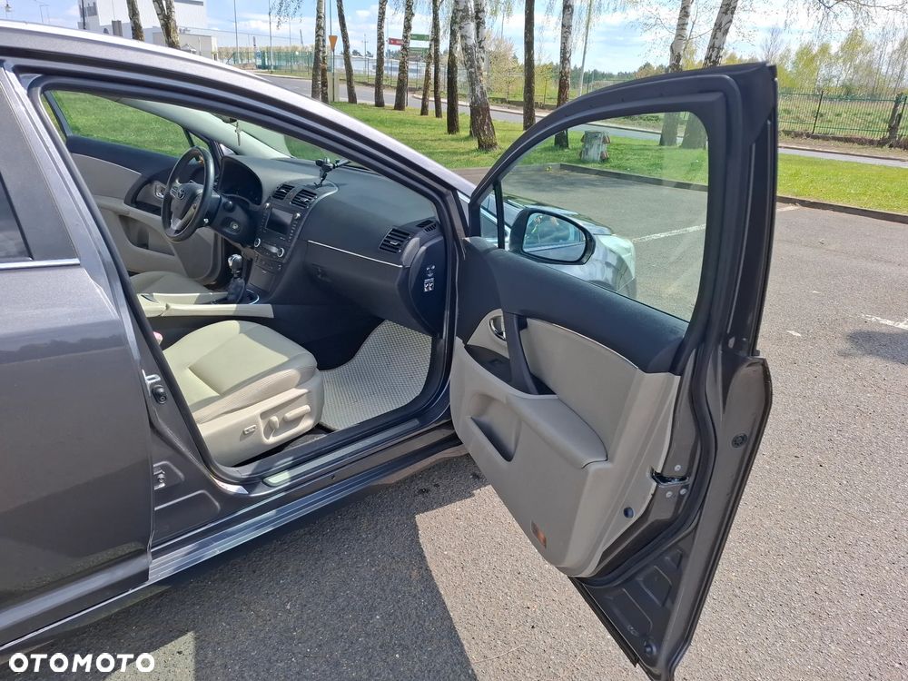Toyota Avensis - 9