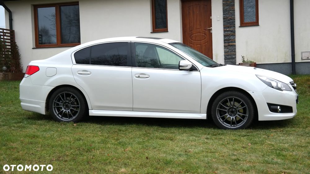 Subaru Legacy 2.5i GT - 10