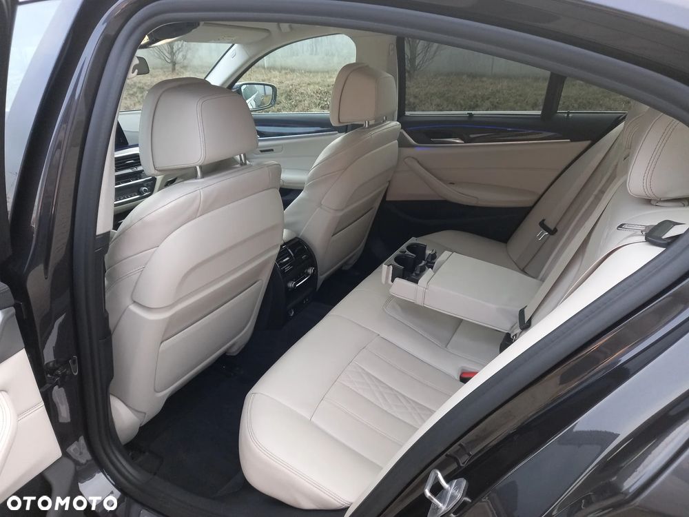 BMW Seria 5 530i xDrive Luxury Line - 9