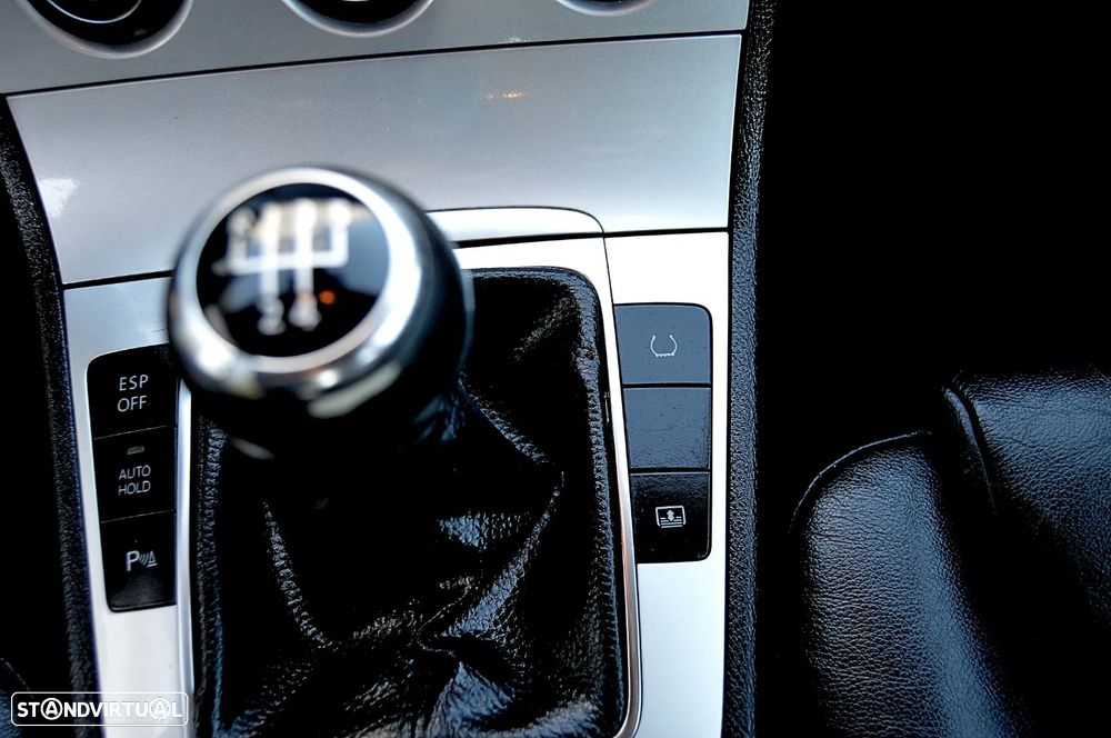 VW Passat 2.0 TDI Trendline BlueMotion - 19