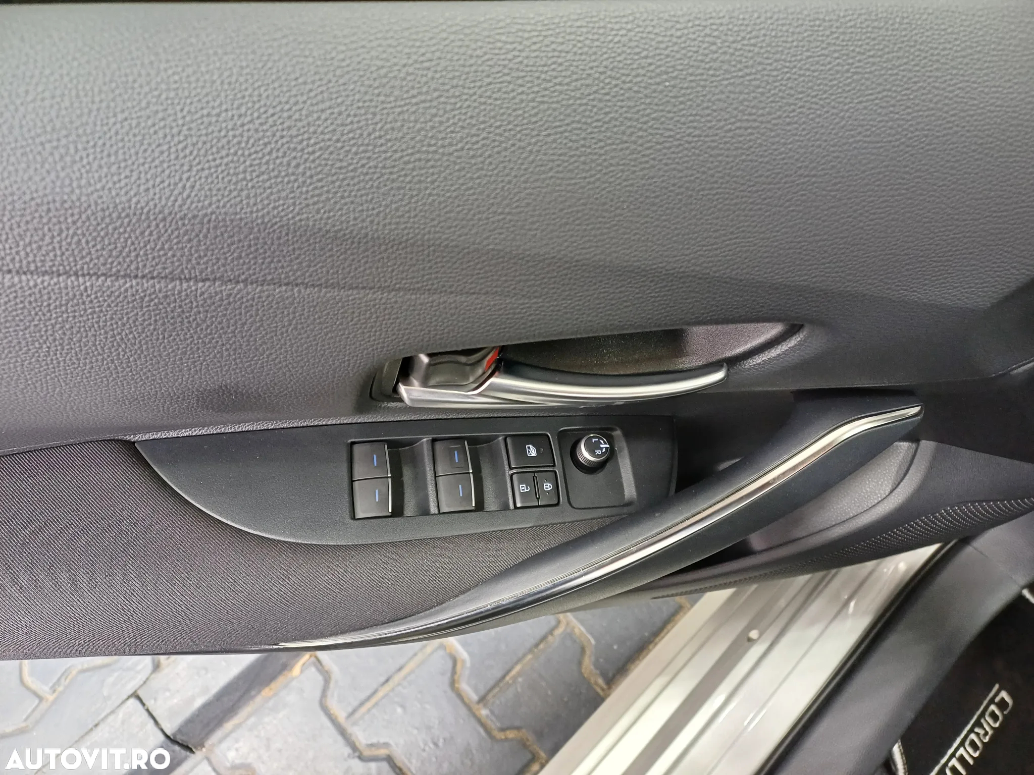 Toyota Corolla 1.8 HSD Dynamic - 9