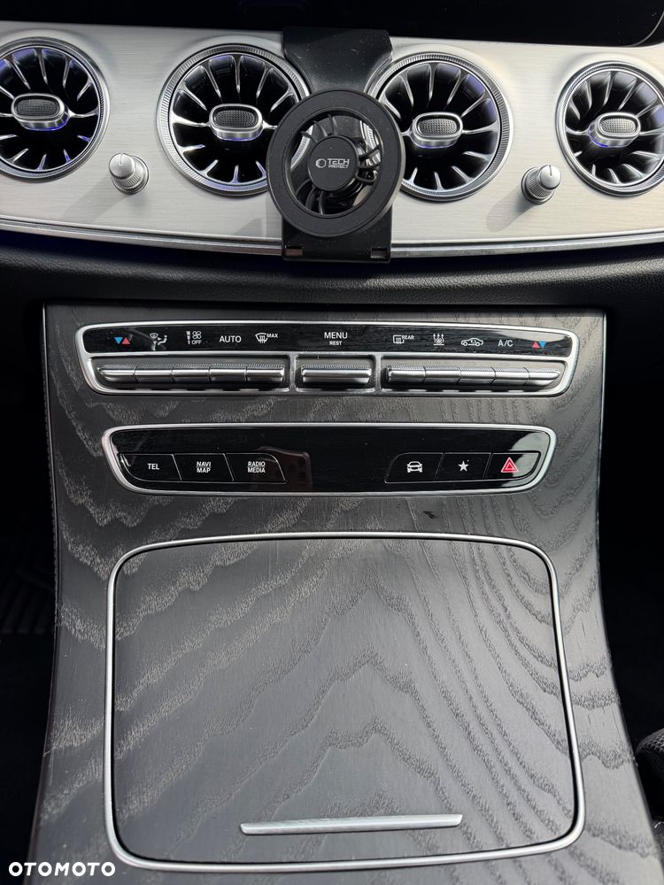 Mercedes-Benz Klasa E 300 9G-TRONIC Night Edition - 36