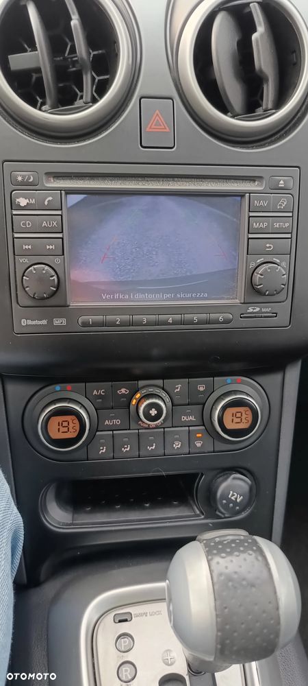 Nissan Qashqai 2.0 dCi 4 x 4 DPF tekna - 33