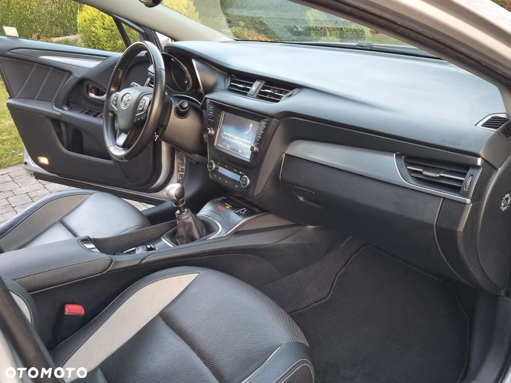 Toyota Avensis 2.0 D-4D Premium - 14