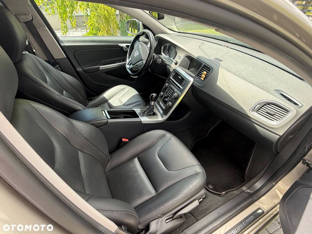 Volvo V60 D3 Summum - 7