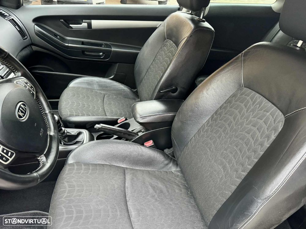 Kia Ceed S Coupé 1.6 CRDi EX - 9