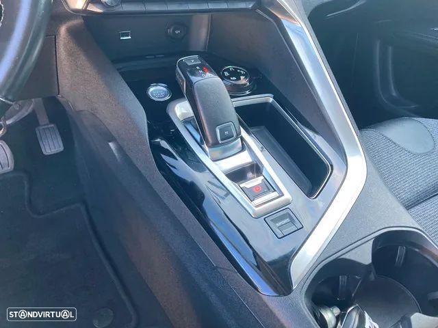 Peugeot 5008 1.2 PureTech Allure EAT8 - 35