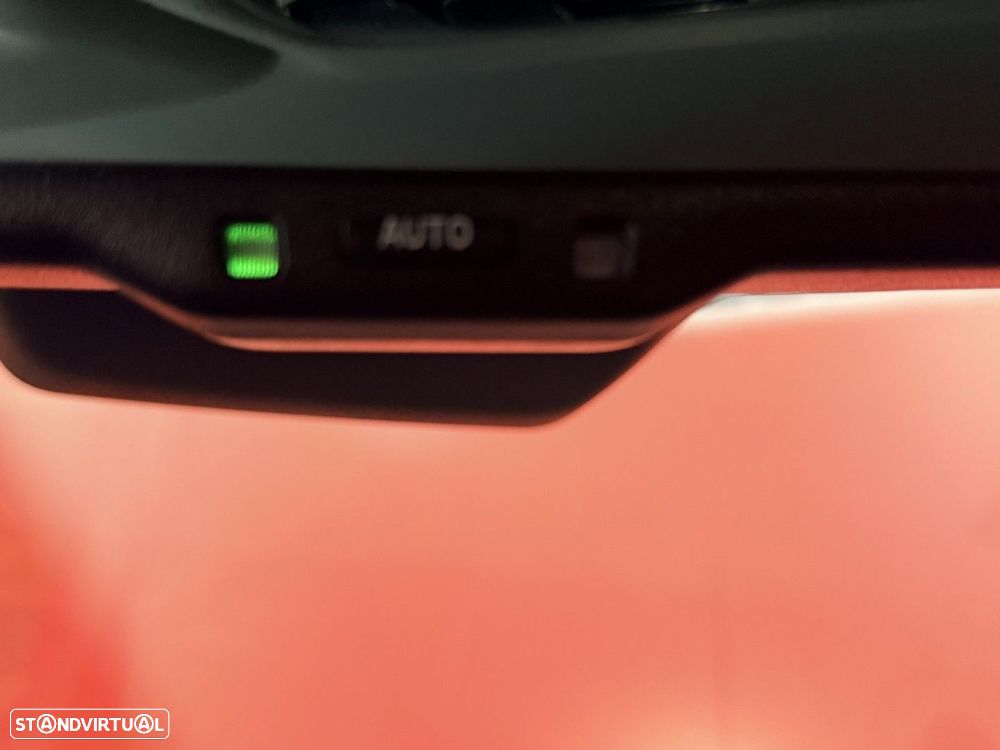 Toyota Yaris Cross 1.5 HDF Premiere Edition - 25