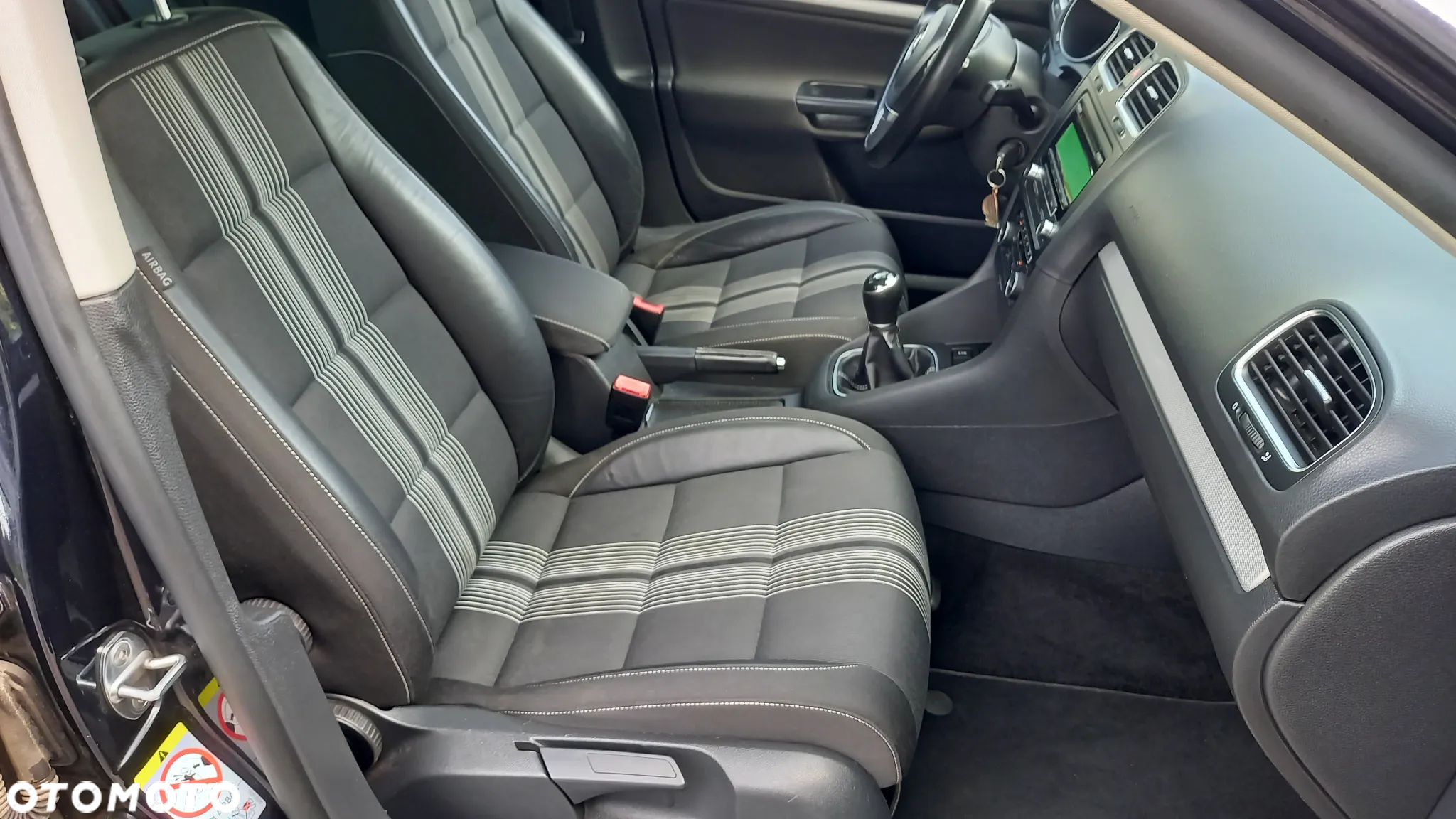 Volkswagen Golf VI 1.6 TDI Highline - 11