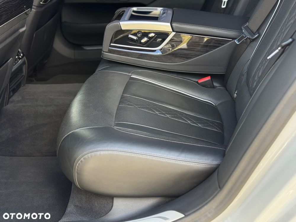 BMW Seria 7 - 31