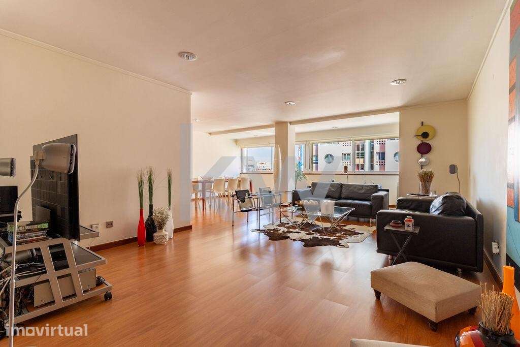 Apartamento T5 convertido em T4, mobilado, com 168 m2 de área bruta na - Grande imagem: 2/34