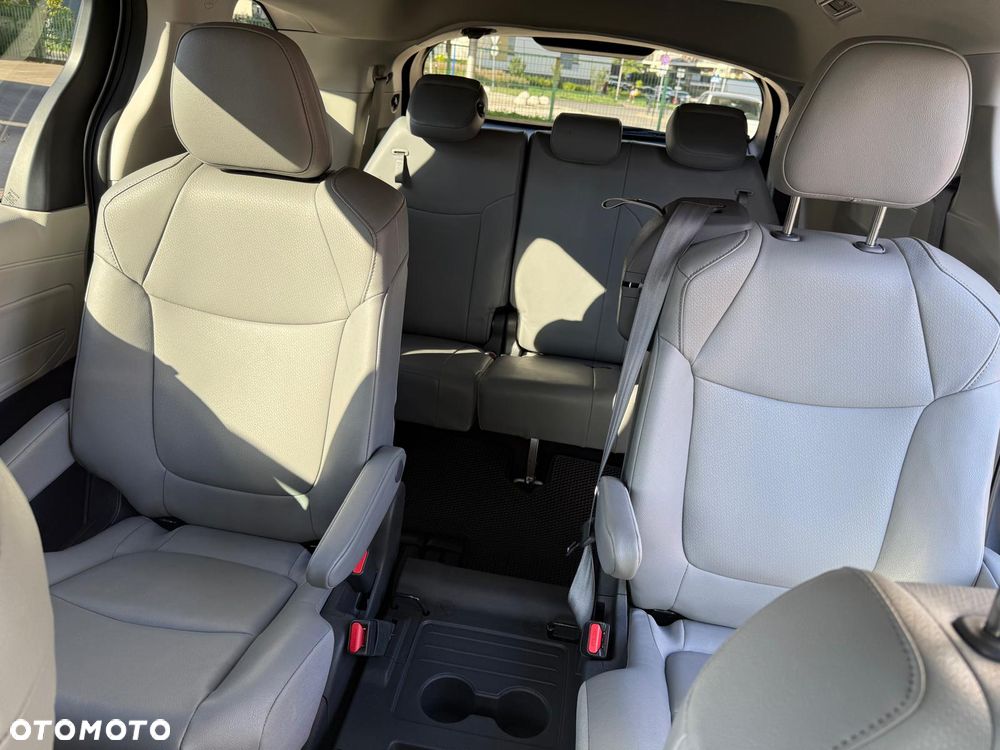 Toyota Sienna - 16