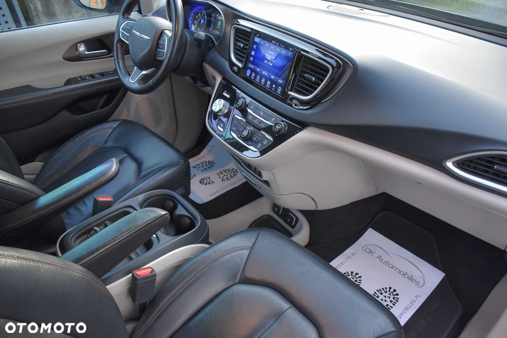 Chrysler Pacifica - 24