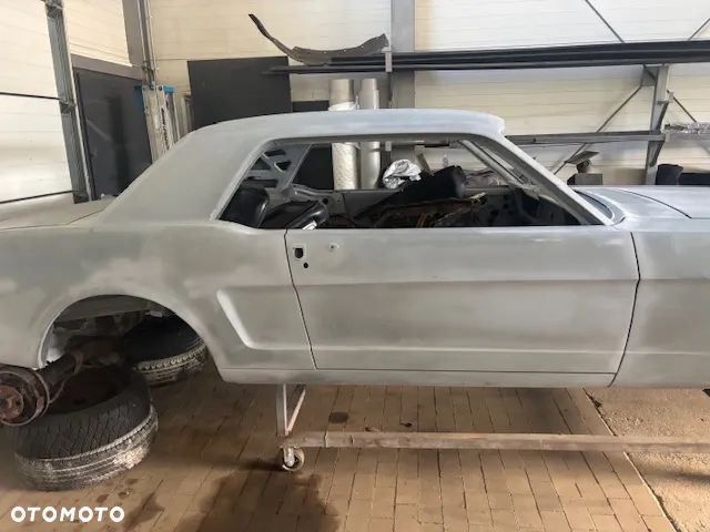 Ford Mustang - 4